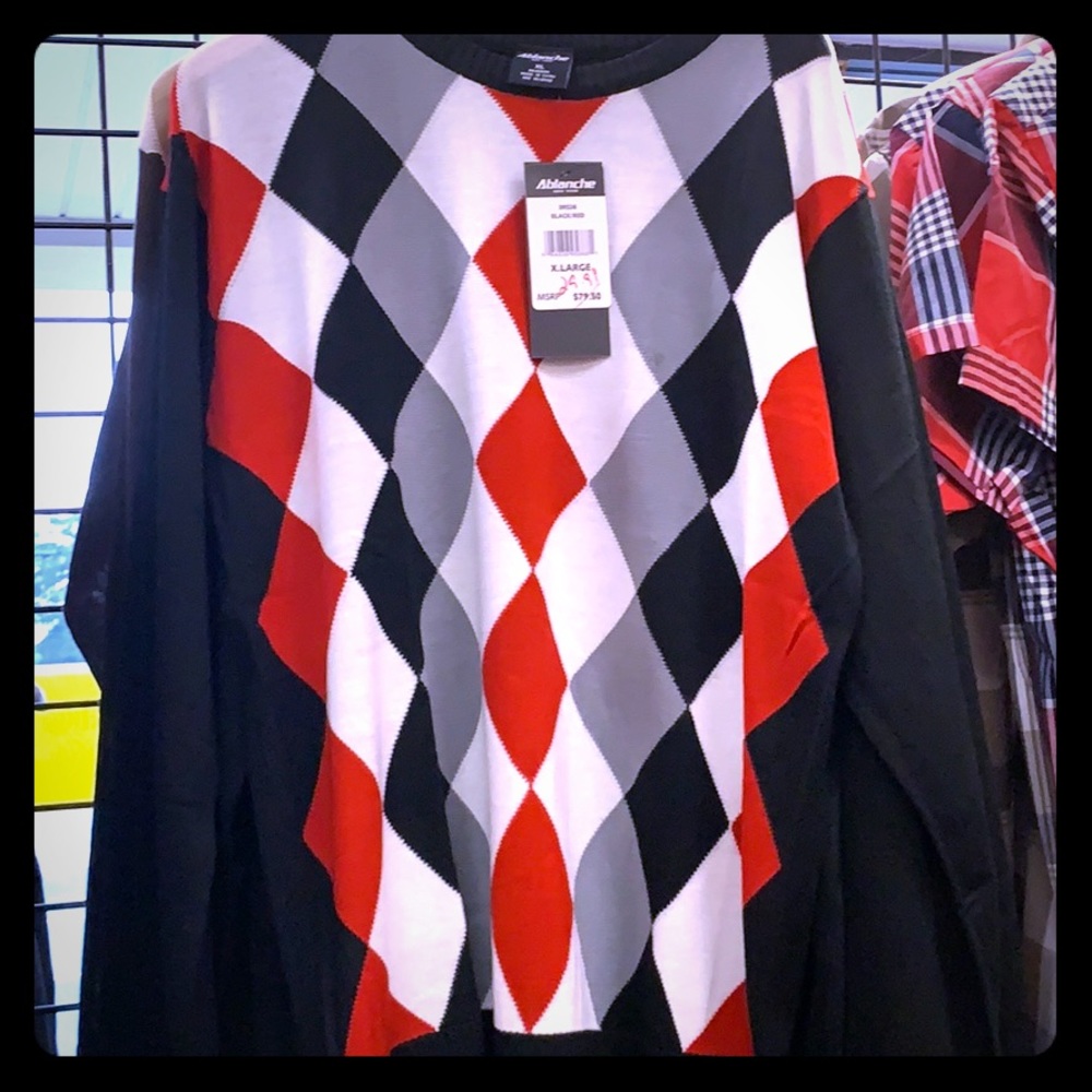 Argyle pattern light weight sweater